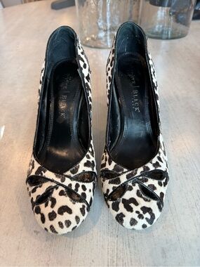 whbm white house black market. 9.5 Womens Pump. Animal Print Hair. Fair.